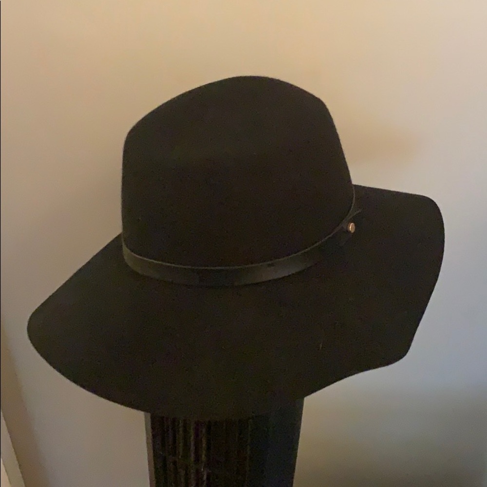 Floppy sun hat